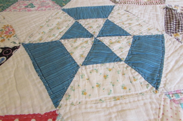 BEAUTIFUL HANDMADE ANTIQUE OCTAGON PATTERN QUILT