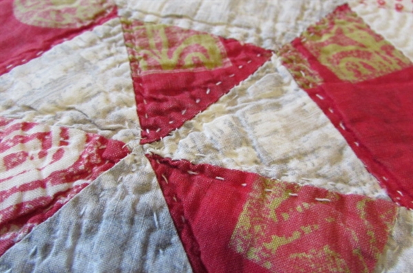 BEAUTIFUL HANDMADE ANTIQUE OCTAGON PATTERN QUILT