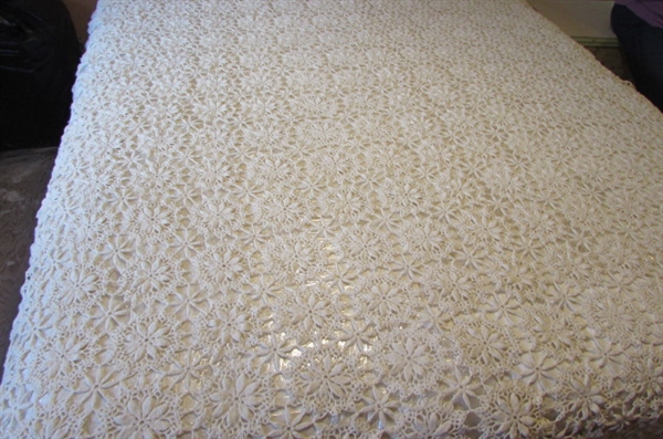 HAND CROCHETED FLOWER PATTERN BEDSPREAD