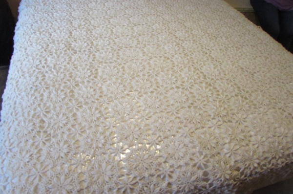 HAND CROCHETED FLOWER PATTERN BEDSPREAD