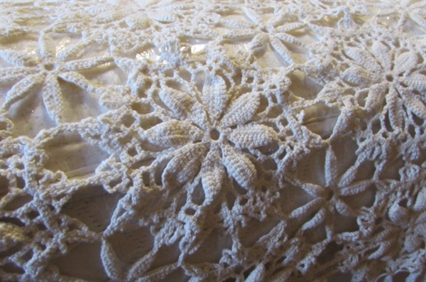 HAND CROCHETED FLOWER PATTERN BEDSPREAD