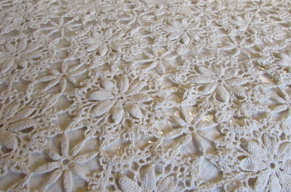 HAND CROCHETED FLOWER PATTERN BEDSPREAD