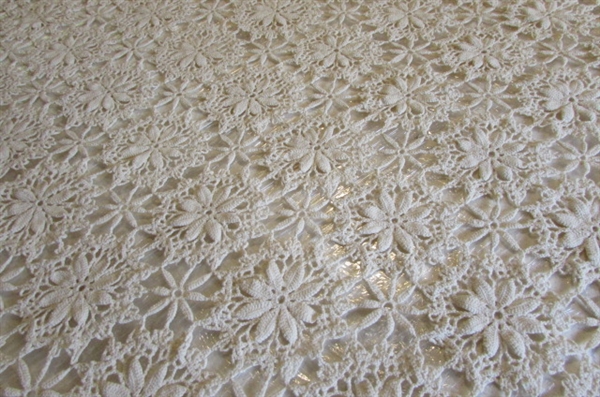 HAND CROCHETED FLOWER PATTERN BEDSPREAD