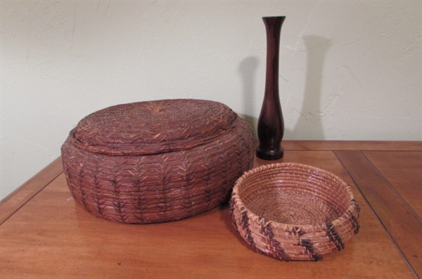 ROUND PINE NEEDLE BASKETS AND WOOD TURNED BUD VASE