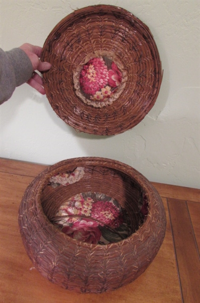 ROUND PINE NEEDLE BASKETS AND WOOD TURNED BUD VASE