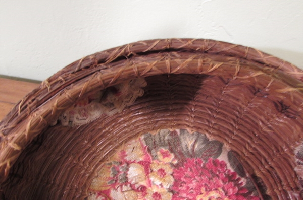 ROUND PINE NEEDLE BASKETS AND WOOD TURNED BUD VASE