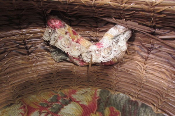 ROUND PINE NEEDLE BASKETS AND WOOD TURNED BUD VASE