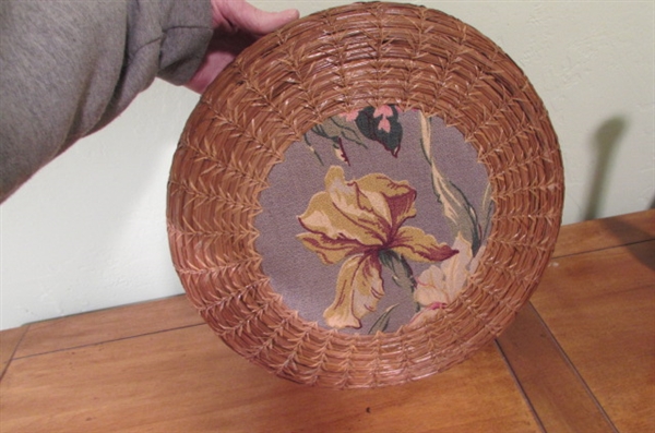 ROUND PINE NEEDLE BASKETS AND WOOD TURNED BUD VASE