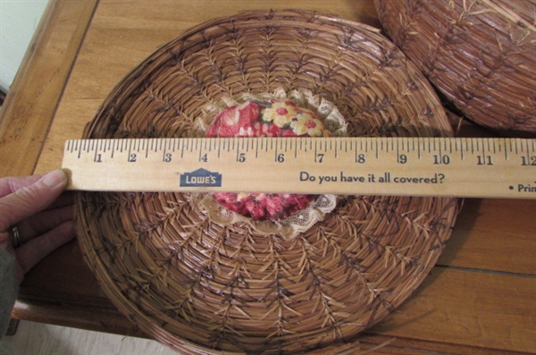 ROUND PINE NEEDLE BASKETS AND WOOD TURNED BUD VASE