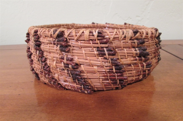 ROUND PINE NEEDLE BASKETS AND WOOD TURNED BUD VASE