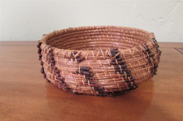 ROUND PINE NEEDLE BASKETS AND WOOD TURNED BUD VASE