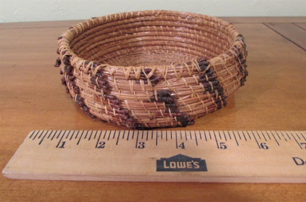 ROUND PINE NEEDLE BASKETS AND WOOD TURNED BUD VASE