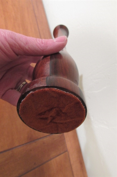 ROUND PINE NEEDLE BASKETS AND WOOD TURNED BUD VASE