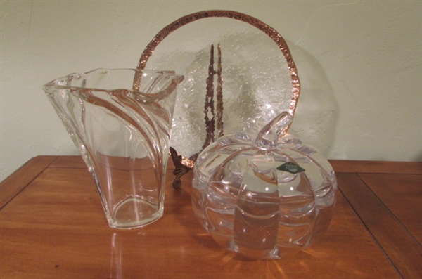 GLASS CRYSTAL PUMPKIN AND VASE WITH PLATE