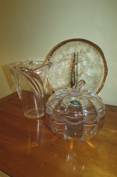 GLASS CRYSTAL PUMPKIN AND VASE WITH PLATE