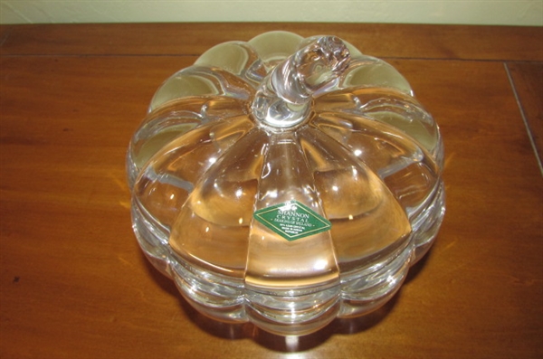 GLASS CRYSTAL PUMPKIN AND VASE WITH PLATE