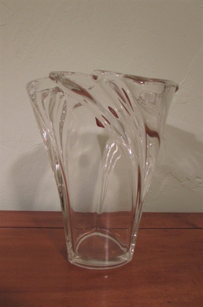 GLASS CRYSTAL PUMPKIN AND VASE WITH PLATE