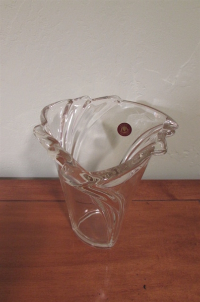 GLASS CRYSTAL PUMPKIN AND VASE WITH PLATE