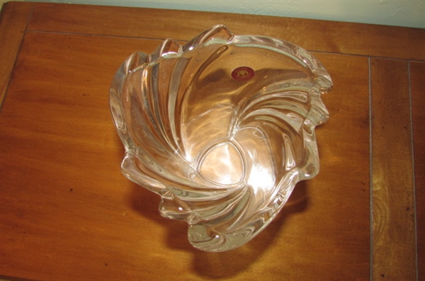 GLASS CRYSTAL PUMPKIN AND VASE WITH PLATE