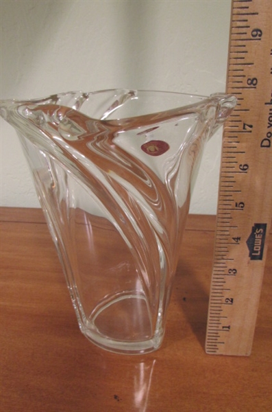 GLASS CRYSTAL PUMPKIN AND VASE WITH PLATE