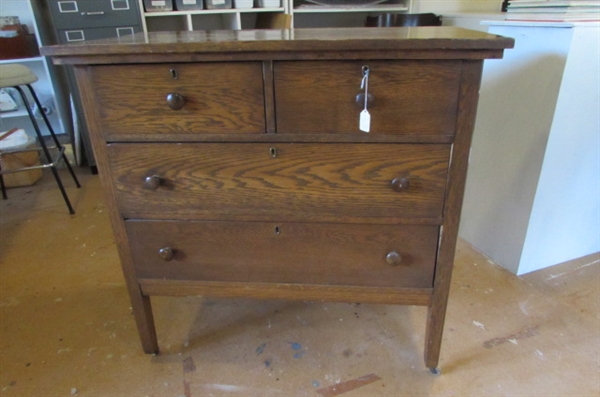 ANTIQUE OAK 4 DRAWER CHEST