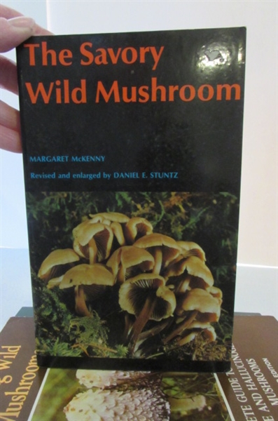 MUSHROOM BOOKS HOW TO FIND AND WHICH ONES TO EAT