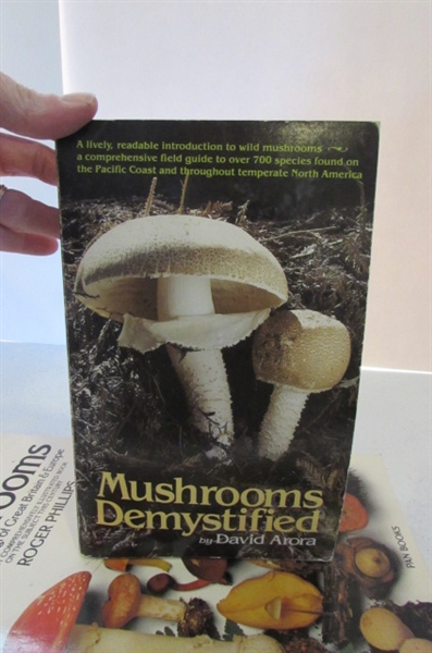 MUSHROOM BOOKS HOW TO FIND AND WHICH ONES TO EAT