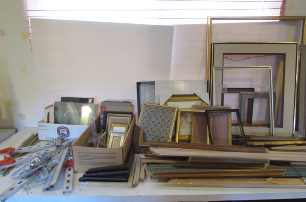 PICTURE FRAMES AND PIECES LOT IN WIRE BASKET