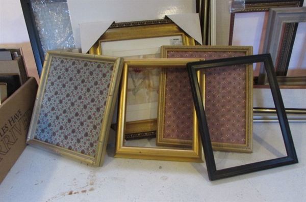 PICTURE FRAMES AND PIECES LOT IN WIRE BASKET