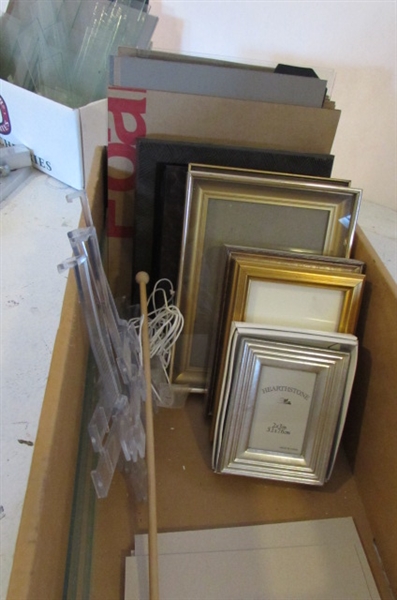 PICTURE FRAMES AND PIECES LOT IN WIRE BASKET