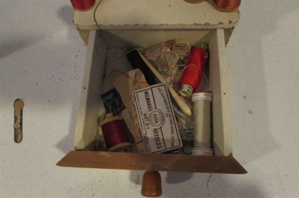 VINTAGE SEWING KIT AND ACCESSORIES WITH DUCK THREAD/SCISSOR HOLDER