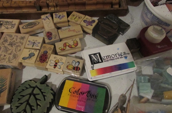 RUBBER STAMP COLLECTION WITH CLAY MOLDING ITEMS, GLITTER AND MORE