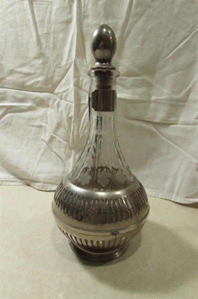 VINTAGE WINE CARAFE AND AMBER VASE