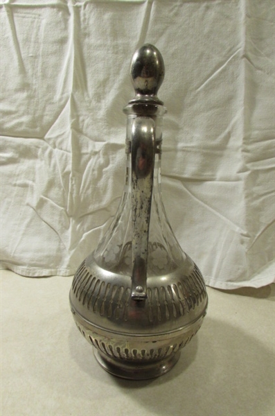 VINTAGE WINE CARAFE AND AMBER VASE