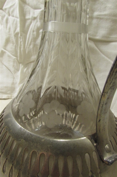 VINTAGE WINE CARAFE AND AMBER VASE