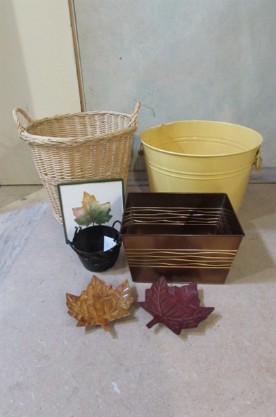 BASKETS, BINS & TRAYS