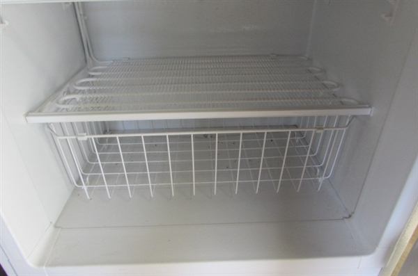 UPRIGHT GE FREEZER