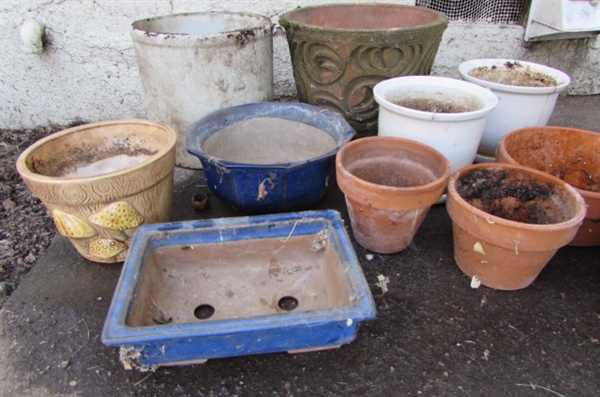 ASSORTED PLANTERS & MUSHROOMS