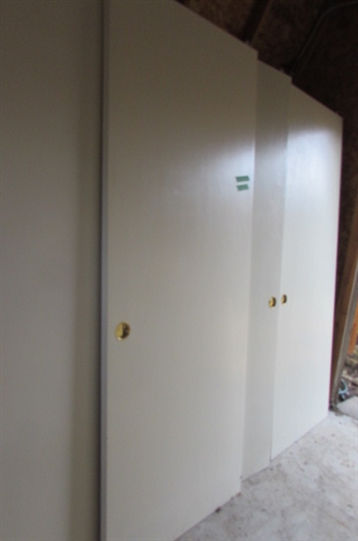 4 CLOSET DOORS