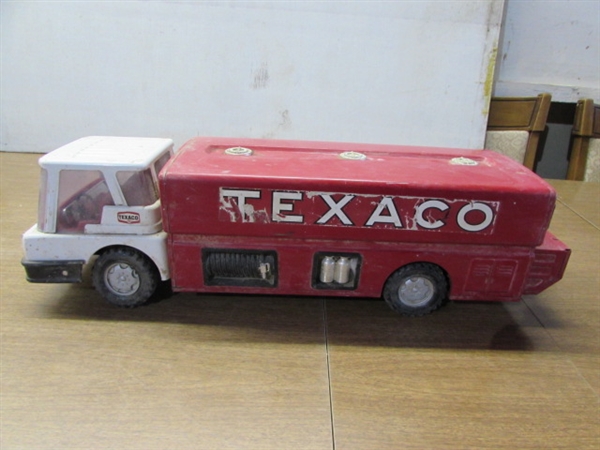 3 VINTAGE TEXACO TRUCKS