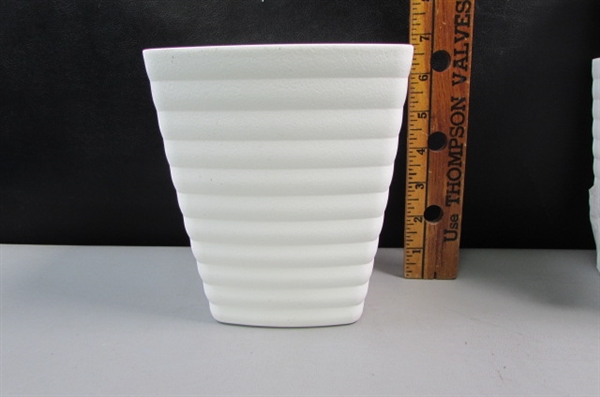 Plant Pots, 6 inch Plastic Planters with Drain Hole