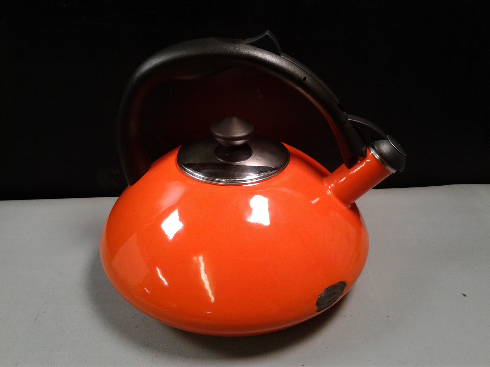 lot-detail-whistling-tea-kettle