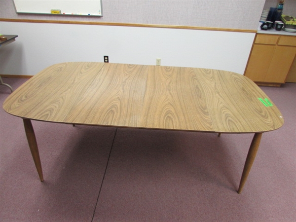 DINING TABLE WITH 2 LEAVES