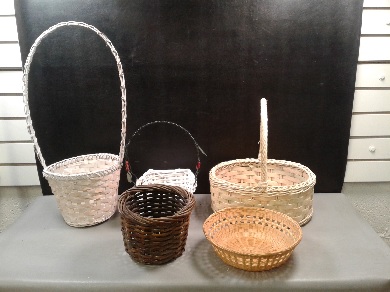 Lot Detail - Collection of 5 Baskets For Holidays/Decor