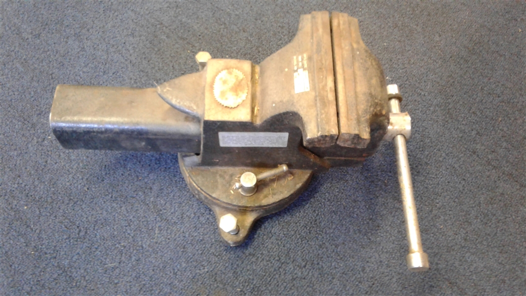 Duracraft 6 Swivel Bench Vise