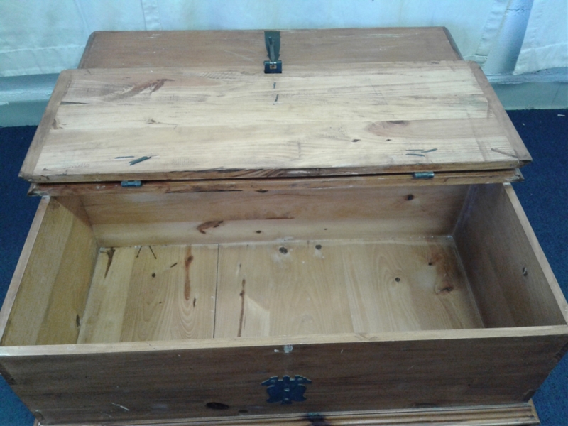 Vintage Wooden Coffee Table W/Storage