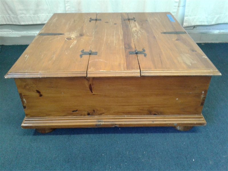 Vintage Wooden Coffee Table W/Storage