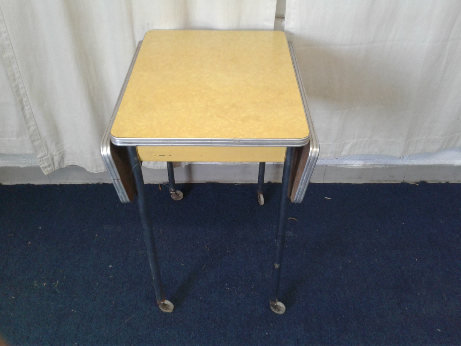 Lot Detail Vintage Yellow And Chrome Formica Table W Folding Leaves