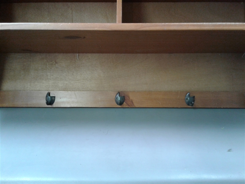 Wall Mount Wood Shelf W/Hooks