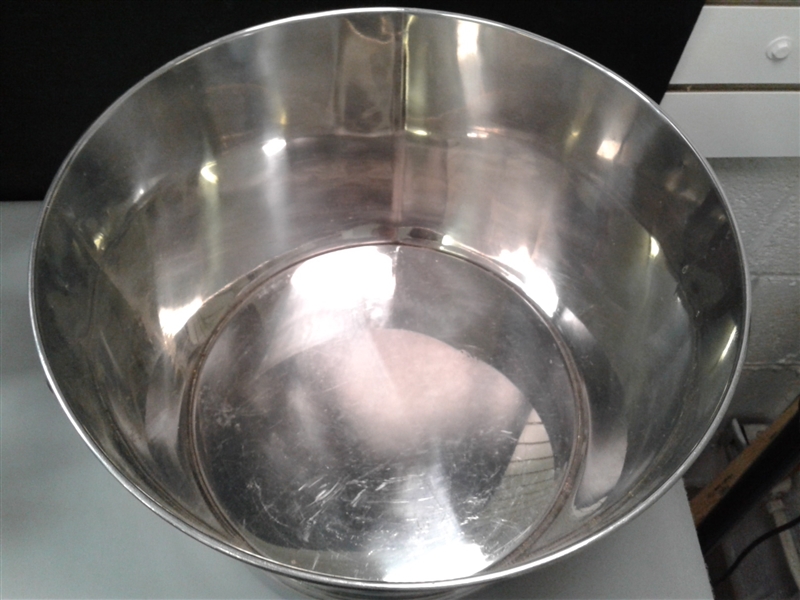 19 Cups, Stainless Steel Ice Bucket